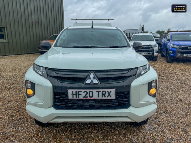 Mitsubishi L200 Crew Cab 4X4 2.2 DI-D CC 4WD 150ps EURO 6 3
