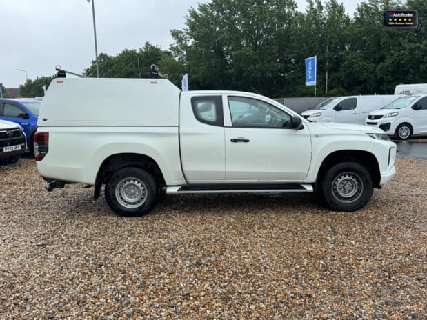 Mitsubishi L200 Crew Cab 4X4 2.2 DI-D CC 4WD 150ps EURO 6 5