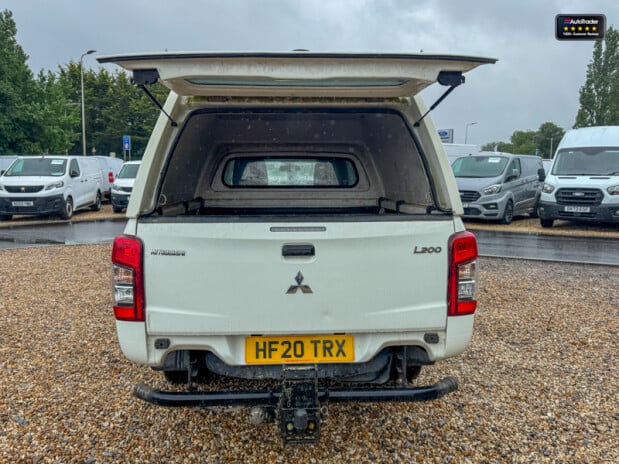 Mitsubishi L200 Crew Cab 4X4 2.2 DI-D CC 4WD 150ps EURO 6 8