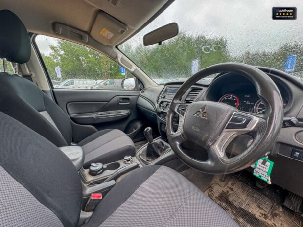 Mitsubishi L200 Crew Cab 4X4 2.2 DI-D CC 4WD 150ps EURO 6 14