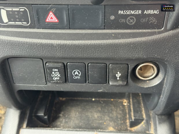 Mitsubishi L200 Crew Cab 4X4 2.2 DI-D CC 4WD 150ps EURO 6 25