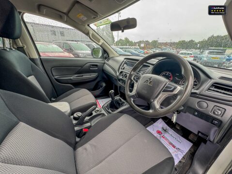 Mitsubishi L200 Crew Cab [SOLD MT] 4X4 2.2 DI-D CC 4WD 150ps EURO 6 15