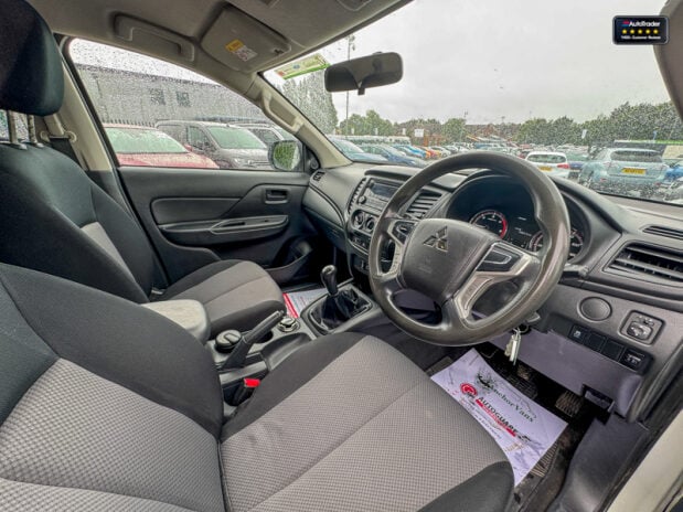 Mitsubishi L200 Crew Cab [SOLD MT] 4X4 2.2 DI-D CC 4WD 150ps EURO 6 15