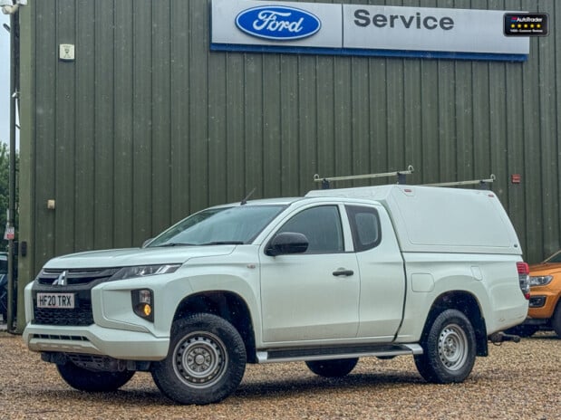 Mitsubishi L200 Crew Cab 4X4 2.2 DI-D CC 4WD 150ps EURO 6 1