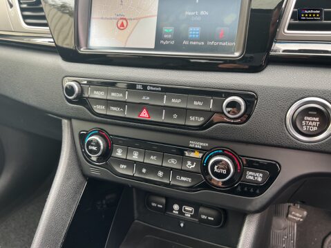Kia Niro (Sold) 1.6h GDi 4 SUV 5dr Petrol Hybrid DCT Euro 6 16in Alloy Sunroof (139 25