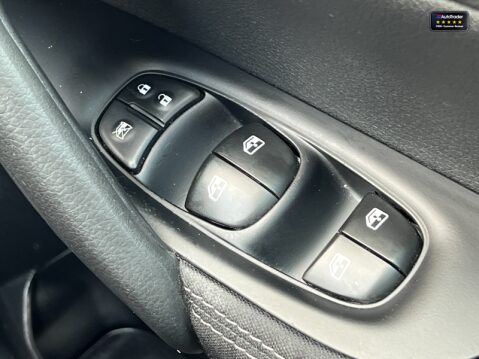 Nissan Qashqai 1.2 DIG-T N-Connecta SUV 5dr Petrol Manual Euro 6 (s/s) (115 ps) 38