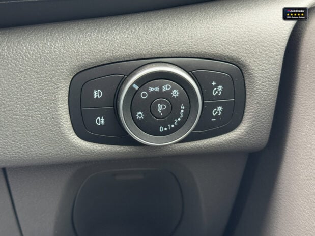 Ford Transit Custom Crew Cab [SOLD CR] AUTO SWB L1H1 300 Limited Air Con Cam Sensors EURO 6 NO 28