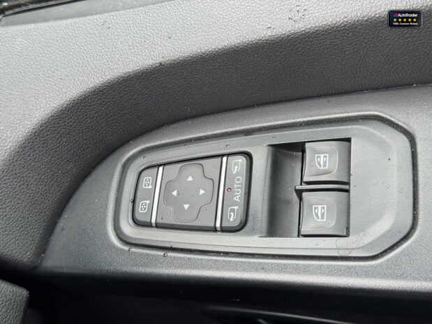 Renault Trafic SWB L1H1 Extra Sport Air Con Camera Nav Sensors EURO 6 NO VAT 27