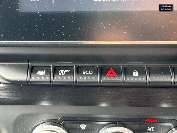 Renault Trafic SWB L1H1 Extra Sport Air Con Camera Nav Sensors EURO 6 NO VAT 39