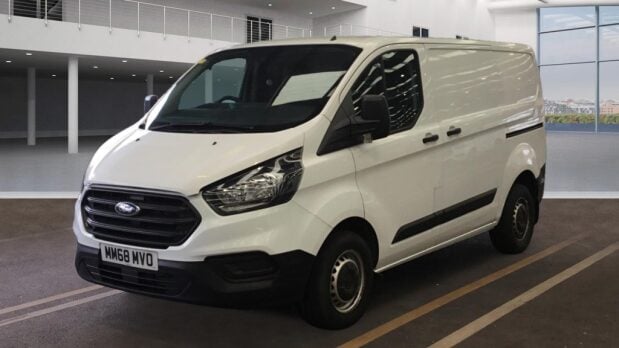 Ford Transit Custom SWB L1H1 Low Roof 300 Base Tow Bar EURO 6 1