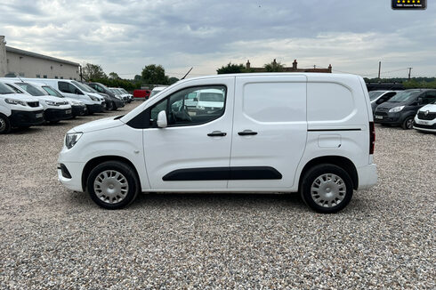 Vauxhall Combo SWB L1H1 Low Roof 2300 Sportive Air Con Sensors EURO 6 NO VAT