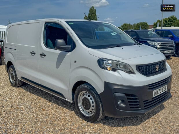 Peugeot Expert MWB L2H1 Bluehdi Professional Premium Plus Air Con Nav Sensors SELECT 5