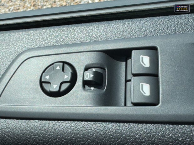 Peugeot Expert MWB L2H1 Bluehdi Professional Premium Plus Air Con Nav Sensors SELECT 23