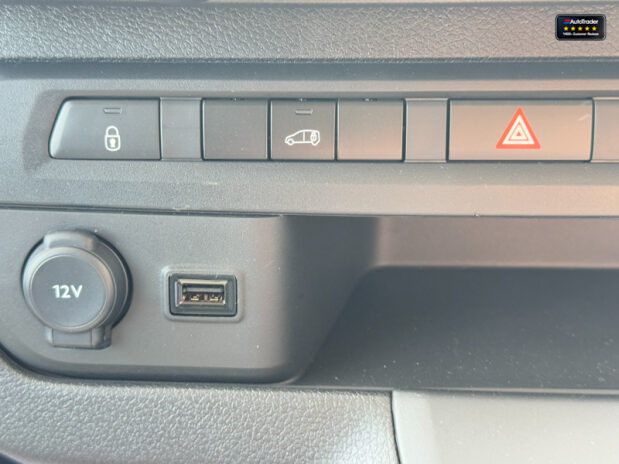 Peugeot Expert MWB L2H1 Bluehdi Professional Premium Plus Air Con Nav Sensors SELECT 35