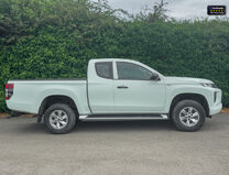 Mitsubishi L200 Crew Cab 4X4 Di-D 4Life Air Con Alloys Tow Bar EURO 6 NO VAT 4