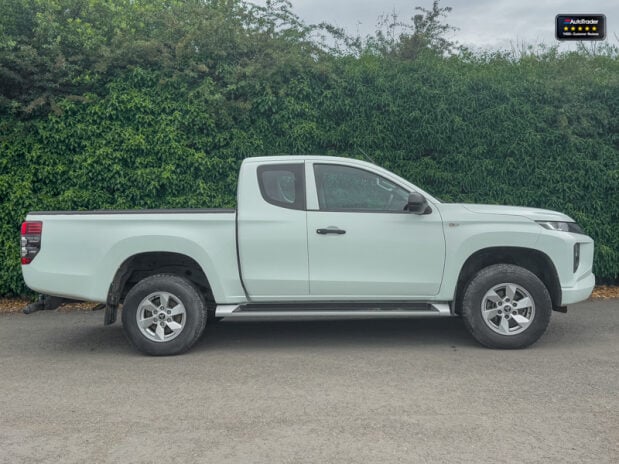 Mitsubishi L200 Crew Cab 4X4 Di-D 4Life Air Con Alloys Tow Bar EURO 6 NO VAT 4