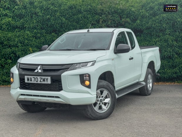 Mitsubishi L200 Crew Cab 4X4 Di-D 4Life Air Con Alloys Tow Bar EURO 6 NO VAT 1