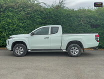 Mitsubishi L200 Crew Cab 4X4 Di-D 4Life Air Con Alloys Tow Bar EURO 6 NO VAT 5