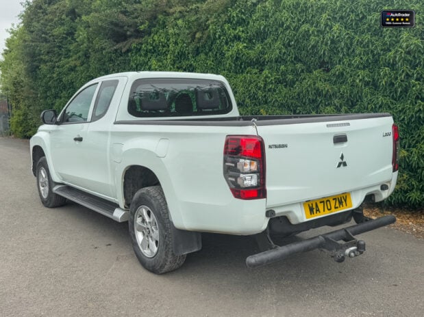 Mitsubishi L200 Crew Cab 4X4 Di-D 4Life Air Con Alloys Tow Bar EURO 6 NO VAT 6