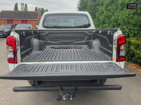 Mitsubishi L200 Crew Cab 4X4 Di-D 4Life Air Con Alloys Tow Bar EURO 6 NO VAT 8