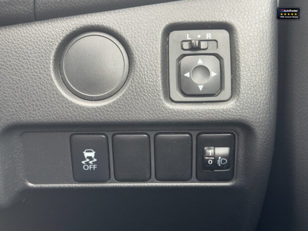 Mitsubishi L200 Crew Cab 4X4 Di-D 4Life Air Con Alloys Tow Bar EURO 6 NO VAT 22