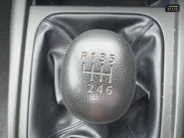 Mitsubishi L200 Crew Cab 4X4 Di-D 4Life Air Con Alloys Tow Bar EURO 6 NO VAT 28