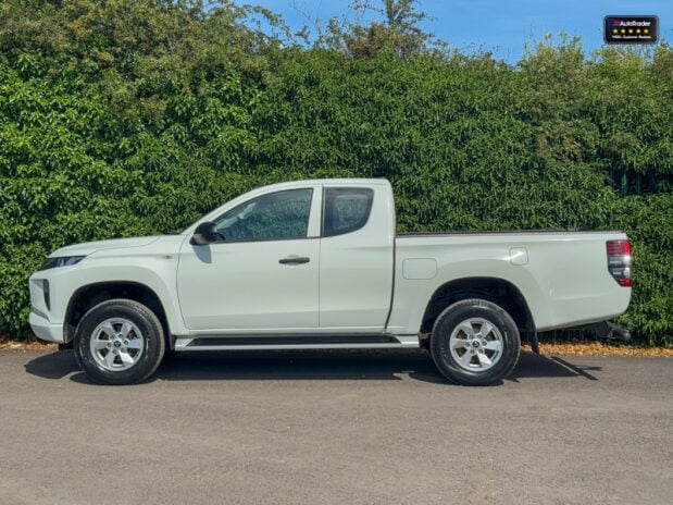 Mitsubishi L200 Crew Cab [SOLD MM] 4X4 Di-D 4Life Air Con Alloys Tow Bar EURO 6 NO VAT 5