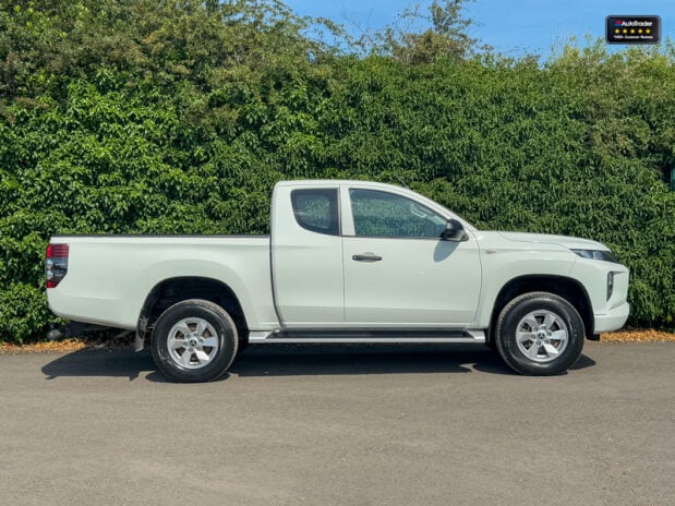 Mitsubishi L200 Crew Cab [SOLD MM] 4X4 Di-D 4Life Air Con Alloys Tow Bar EURO 6 NO VAT 4