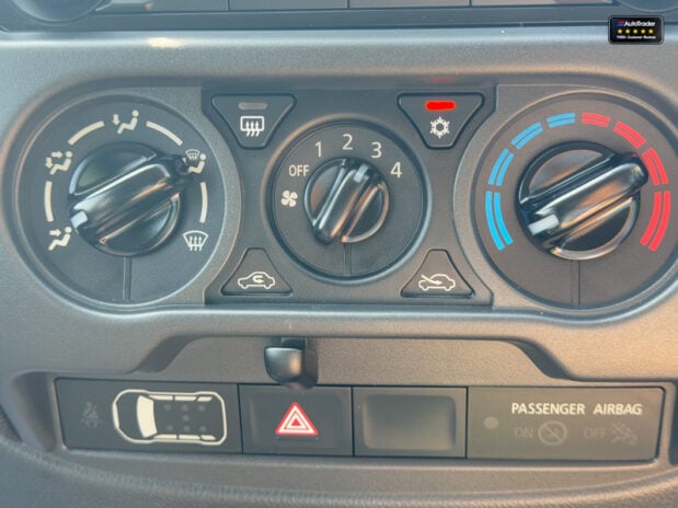 Mitsubishi L200 Crew Cab [SOLD MM] 4X4 Di-D 4Life Air Con Alloys Tow Bar EURO 6 NO VAT 27