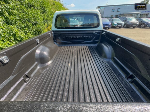 Mitsubishi L200 Crew Cab [SOLD MM] 4X4 Di-D 4Life Air Con Alloys Tow Bar EURO 6 NO VAT 9