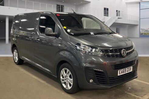 Vauxhall Vivaro AUTO SWB L1H1 3100 Elite Air Con Alloys Sensors EURO 6 NO VAT