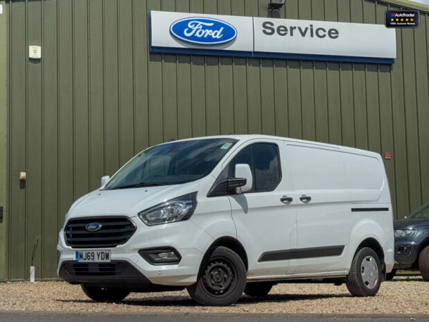 Ford Transit Custom SWB L1H1 [SOLD KH] Low Roof 300 Trend Parking Sensors EURO 6 1