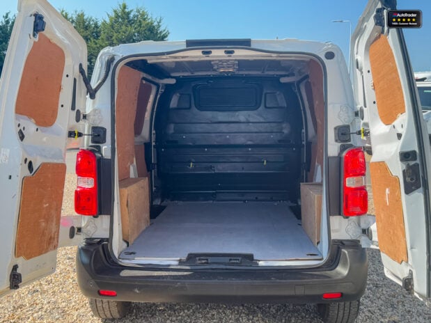 Peugeot Expert MWB L2H1 Bluehdi Professional Premium Plus Air Con Sensors EURO 6 8