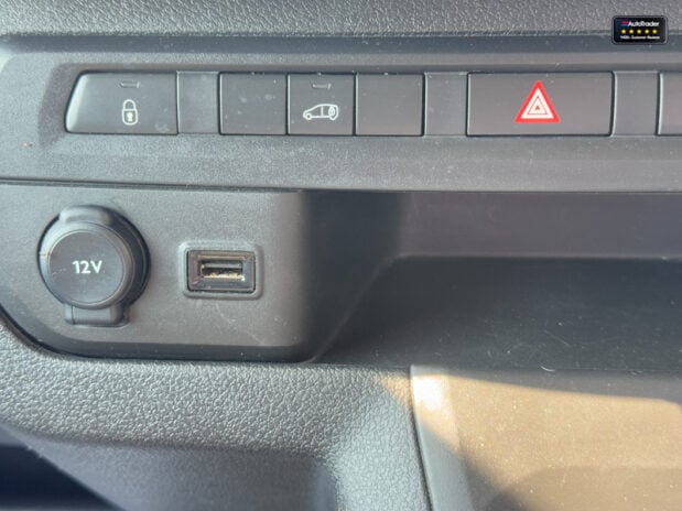 Peugeot Expert MWB L2H1 Bluehdi Professional Premium Plus Air Con Sensors EURO 6 33