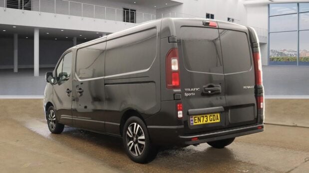 Renault Trafic AUTO LWB L2H1 Ll30 Sport Plus Air Con Cam Nav Sensors EURO 6 3