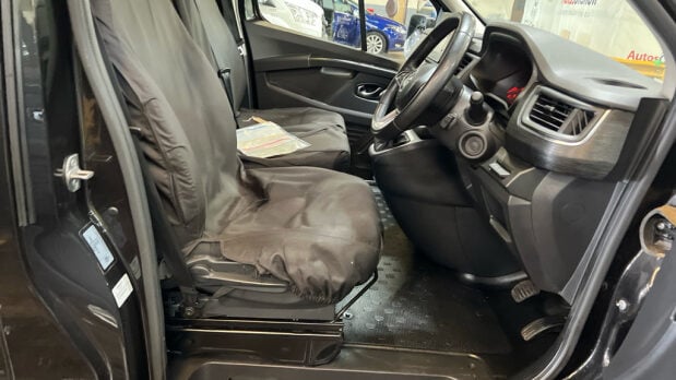 Renault Trafic AUTO LWB L2H1 Ll30 Sport Plus Air Con Cam Nav Sensors EURO 6 7