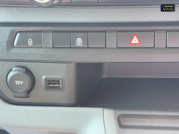 Vauxhall Vivaro AUTO Crew Cab LWB L2H1 Elite Air Con Cam Nav Sensors EURO 6 NO VAT 43