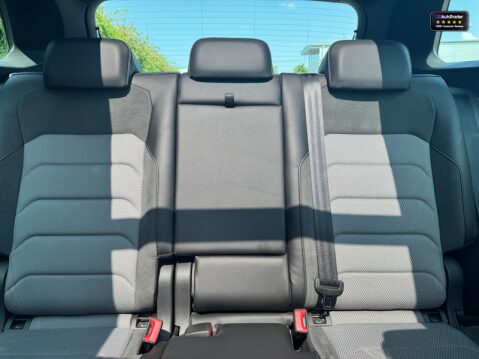 Volkswagen Tiguan 2.0 TDI R-Line SUV 5dr Diesel Manual 4Motion Euro 6 (s/s) (150 ps) 9