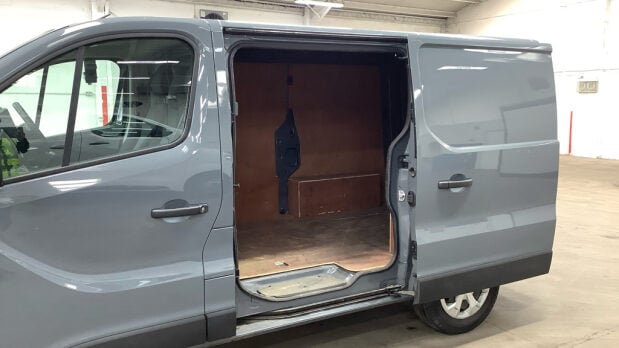 Renault Trafic SWB L1H1 Low Roof l28 Business Plus Air Con Sensors EURO 6 8