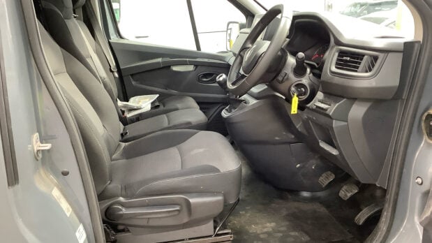 Renault Trafic SWB L1H1 Low Roof l28 Business Plus Air Con Sensors EURO 6 9