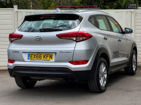 Hyundai TUCSON 1.6 GDi Blue Drive SE Nav SUV 5dr Petrol Manual Euro 6 (s/s) (132 ps) 4