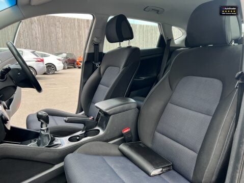 Hyundai TUCSON 1.6 GDi Blue Drive SE Nav SUV 5dr Petrol Manual Euro 6 (s/s) (132 ps) 15