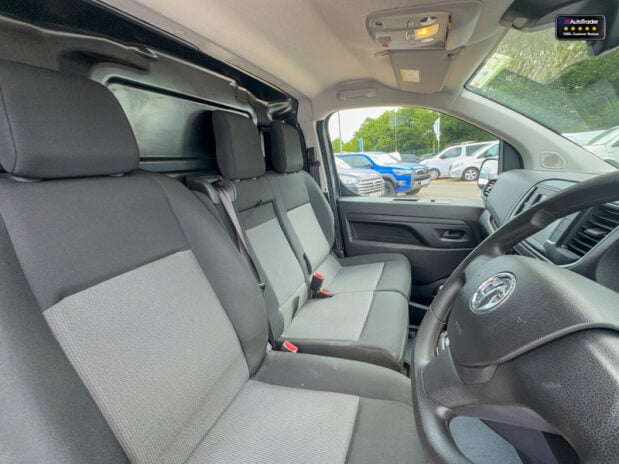 Vauxhall Vivaro LWB L2H1 [SOLD MT] Low Roof F3100 Pro Air Con Nav Sensors EURO 6 14