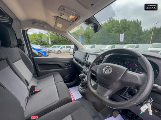 Vauxhall Vivaro LWB L2H1 [SOLD MT] Low Roof F3100 Pro Air Con Nav Sensors EURO 6 15