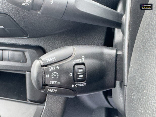 Vauxhall Vivaro LWB L2H1 [SOLD MT] Low Roof F3100 Pro Air Con Nav Sensors EURO 6 20