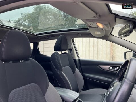 Nissan Qashqai Sold 1.3 DIG-T N-Connecta SUV 5dr Petrol Manual Euro 6 (s/s) (140 ps) 18