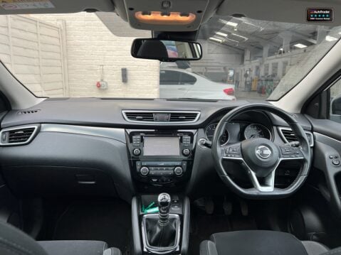 Nissan Qashqai Sold 1.3 DIG-T N-Connecta SUV 5dr Petrol Manual Euro 6 (s/s) (140 ps) 13