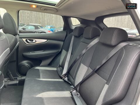 Nissan Qashqai Sold 1.3 DIG-T N-Connecta SUV 5dr Petrol Manual Euro 6 (s/s) (140 ps) 15