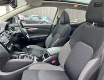 Nissan Qashqai Sold 1.3 DIG-T N-Connecta SUV 5dr Petrol Manual Euro 6 (s/s) (140 ps) 17