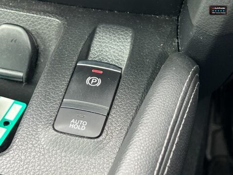 Nissan Qashqai Sold 1.3 DIG-T N-Connecta SUV 5dr Petrol Manual Euro 6 (s/s) (140 ps) 33